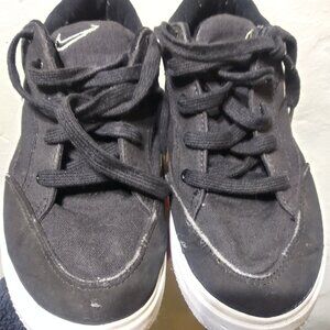 Nike Black  Sneakers  Sz US 5,  EUR 37.5